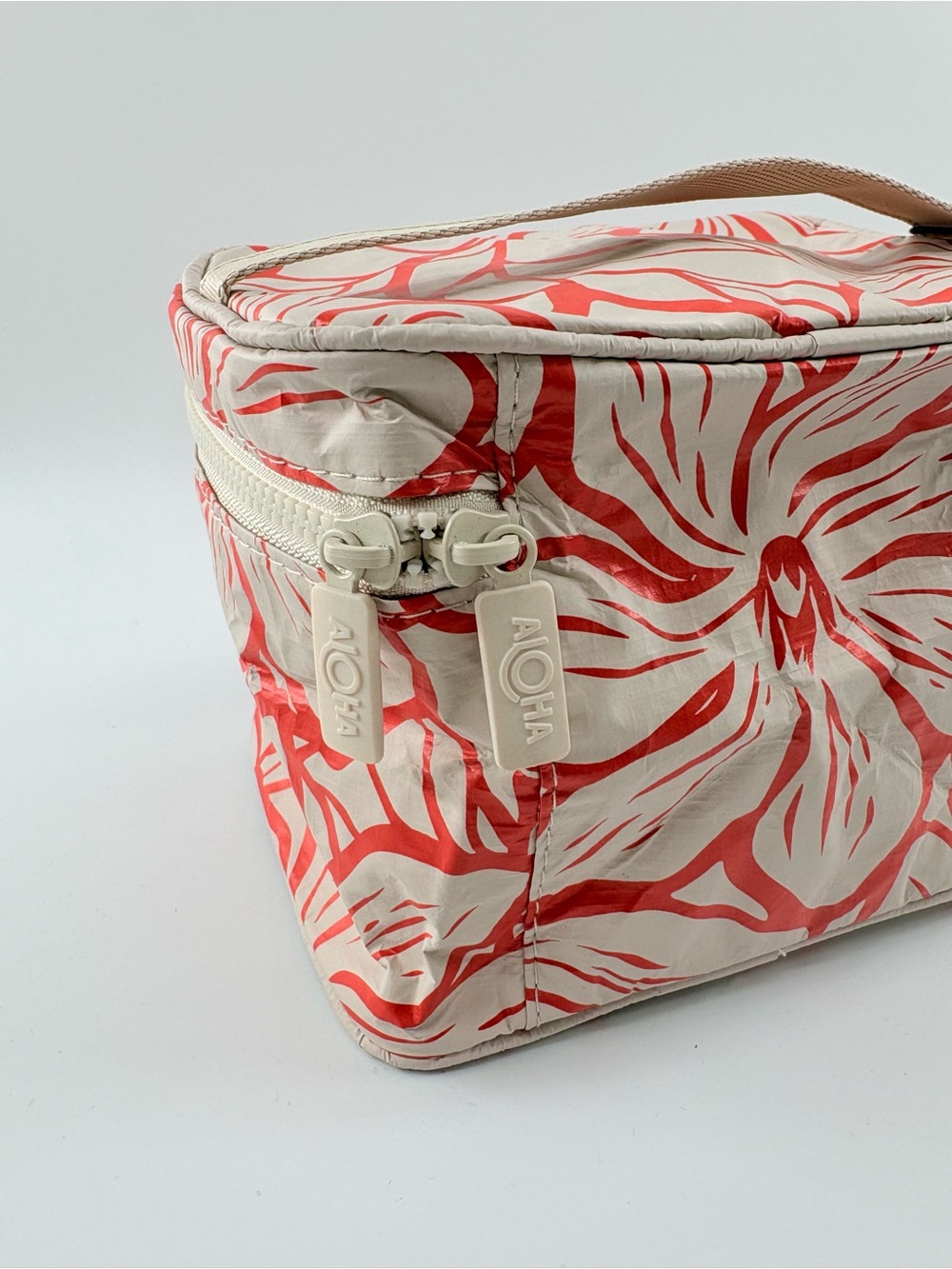 Aloha Collection Splash Proof Dopp Kit Backyard Cabin Crew Red Tan Travel Bags - Picture 8 of 15